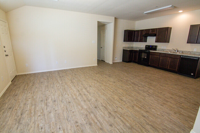 Building Photo - Oakwood Forest - 2113 Oakwood Forest Drive...