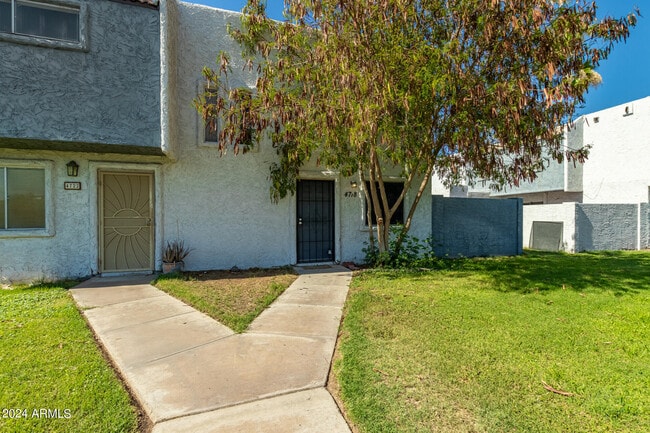Building Photo - 4718 W Orangewood Ave