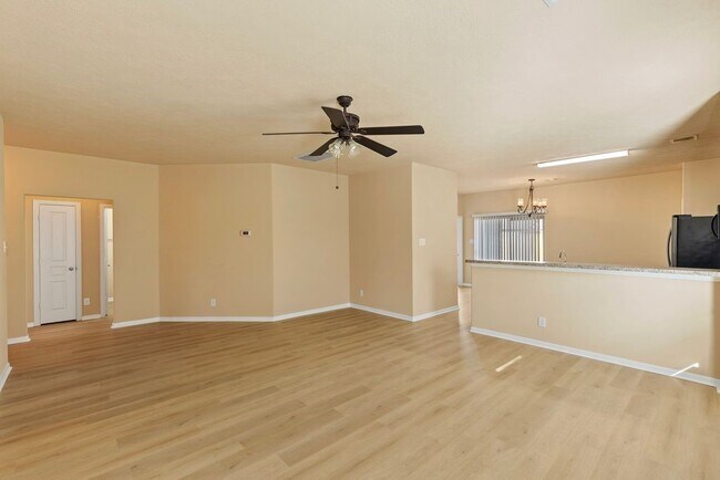 Foto del edificio - 7014 Hazelnut Ln