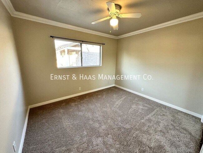 Foto del edificio - 5464 Lime Ave