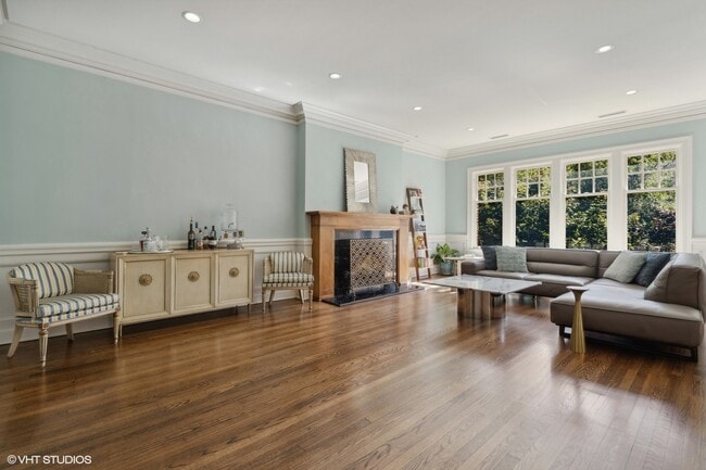 Foto del edificio - 1350 N State Pkwy