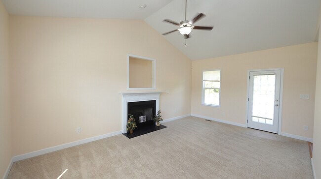 Foto del edificio - 195 Solomon Cir