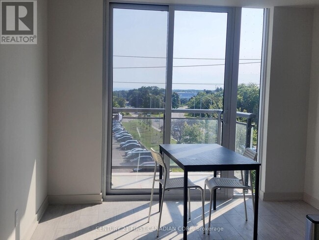 Photo du bâtiment - 422-490 GLEN EVEREST RD Rd