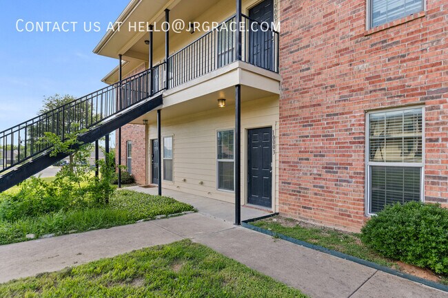 Building Photo - 2100 Breezy Dr