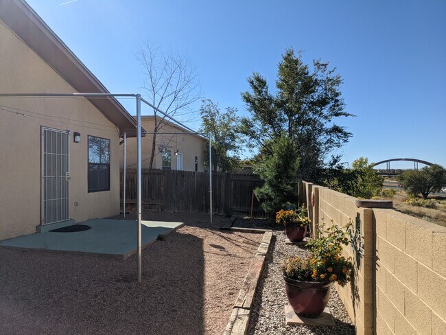 Foto del edificio - 2909 Palo Verde Dr NE