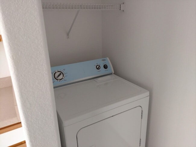 Building Photo - ALL PROSPECTIVE TENANTS MUST SUBMIT A $58 NON-REFUNDABLE APPLICATION FEE PER APPLICANT ONLINE AND...