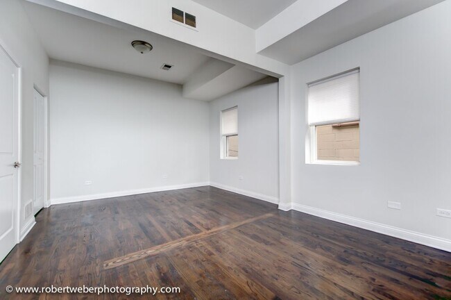 family room - 3328 N Ashland Ave