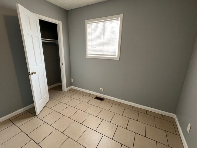 Building Photo - Far Eastside 3 Bedroom 1 Bath