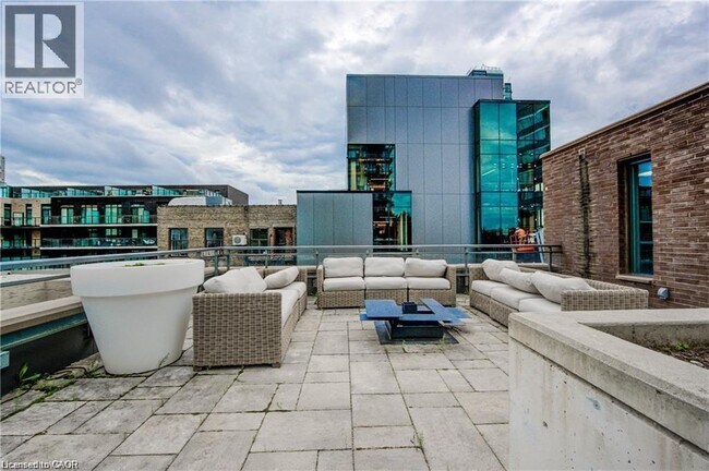 Photo du bâtiment - 85 Duke St W