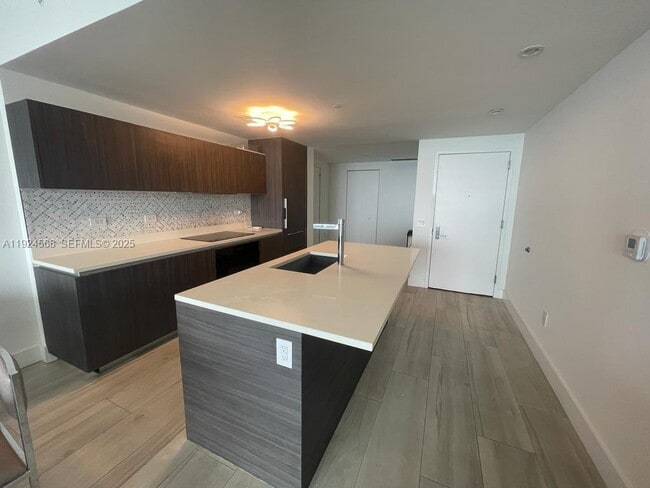 Foto del edificio - 3131 NE 7th Ave