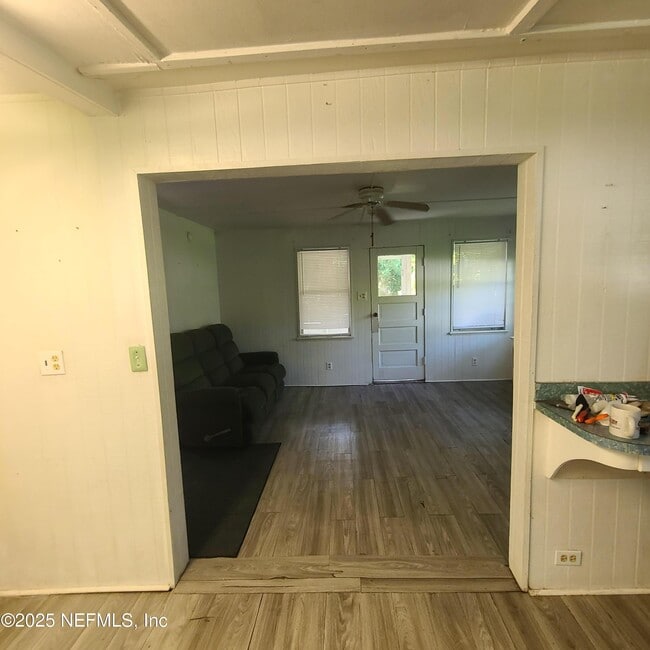 Building Photo - 1420 Lake Disston Dr