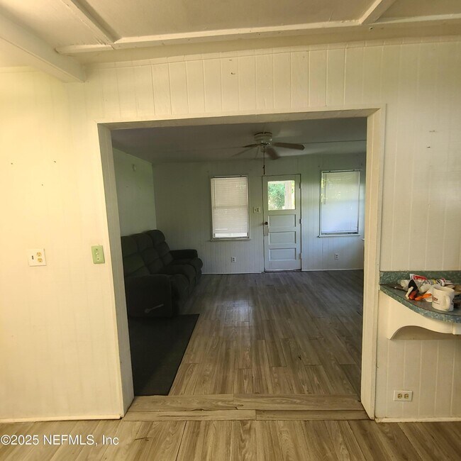 Foto del edificio - 1420 Lake Disston Dr