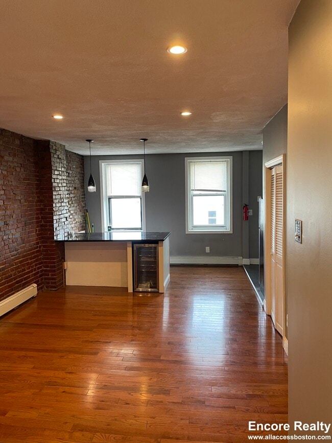 Building Photo - 349 Sumner St