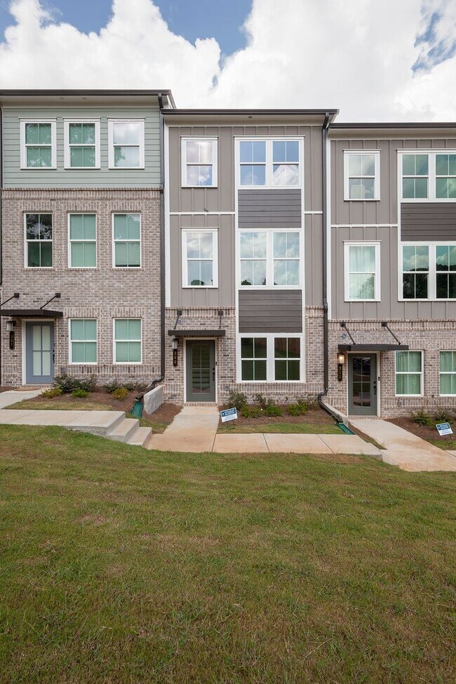 Building Photo - $500 MOVE IN SPECIAL! 2/2.5 Directly on th...