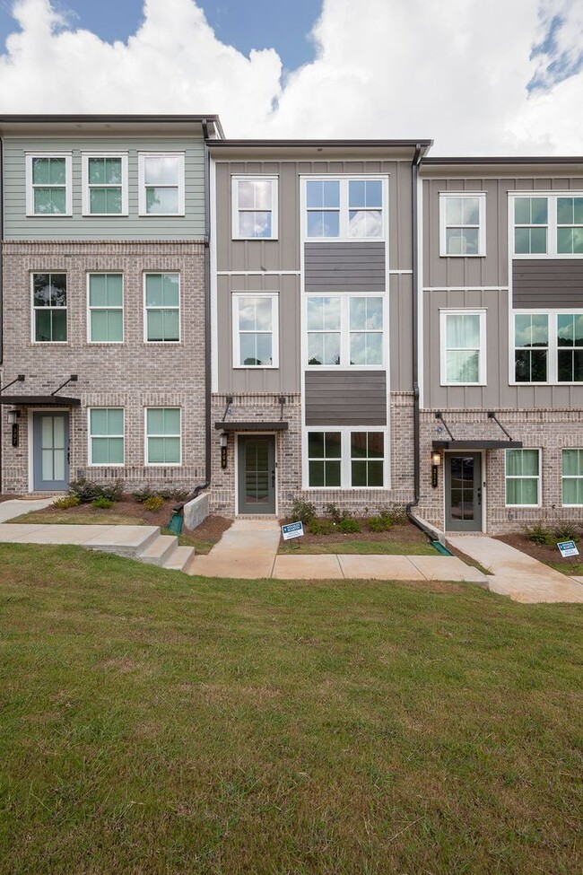 Building Photo - Newly Constructed 2/4 Townhome Directly on...