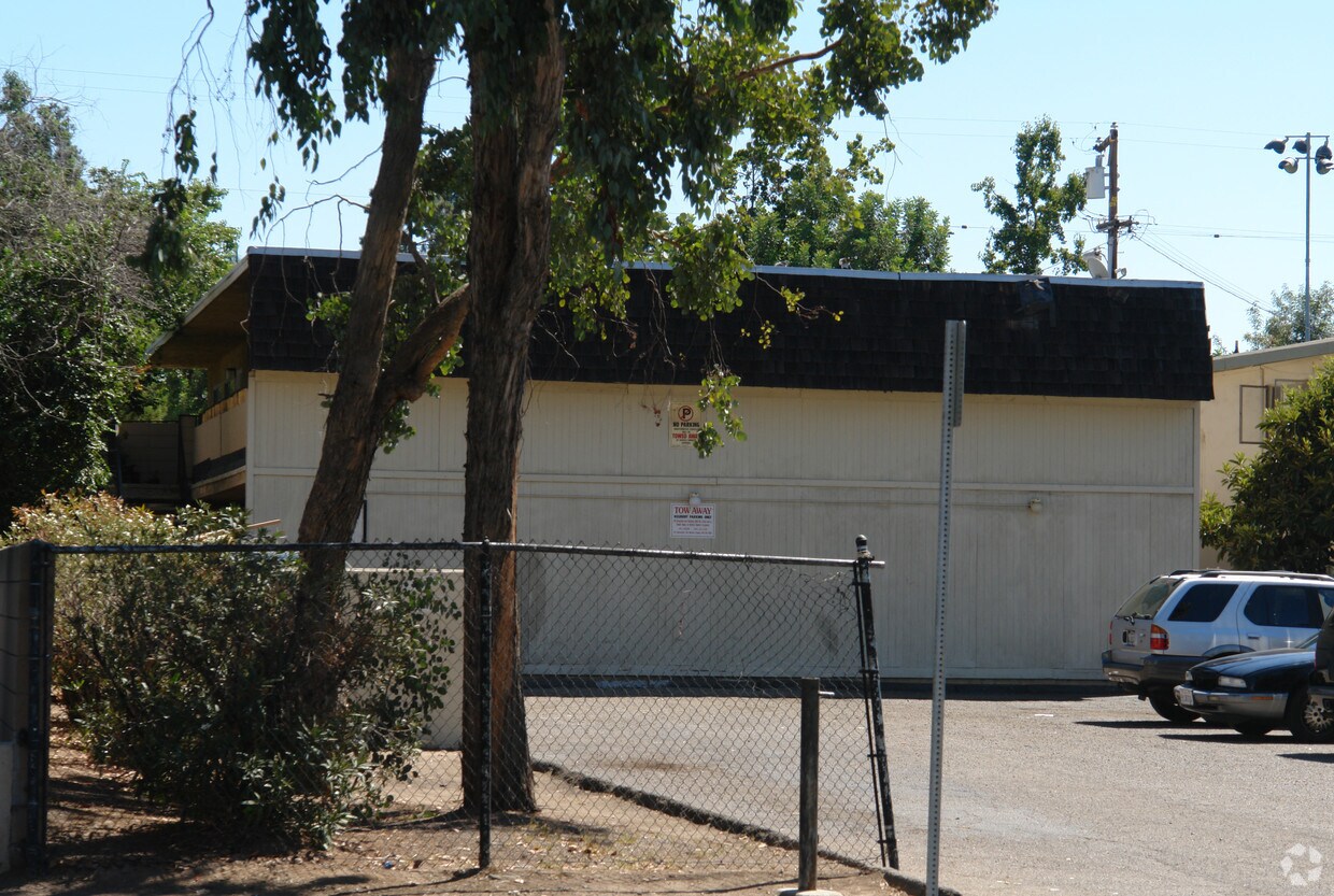 Building Photo - 337 N 1st St