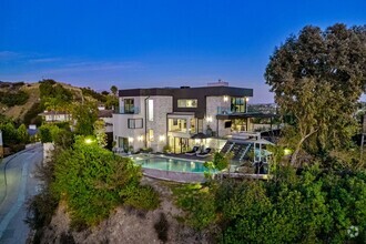 Building Photo - 2251 Maravilla Dr