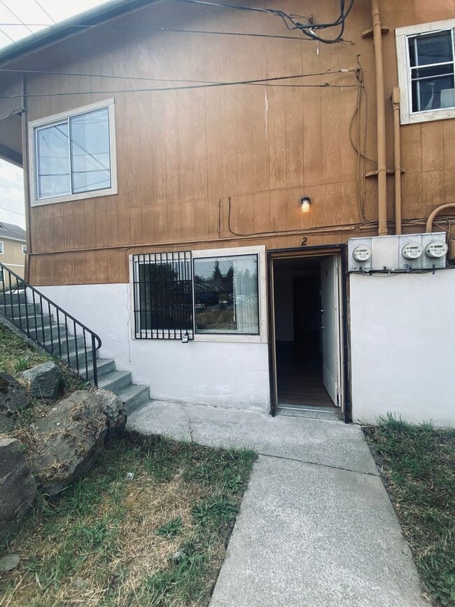 Building Photo - 2910 S Byron St
