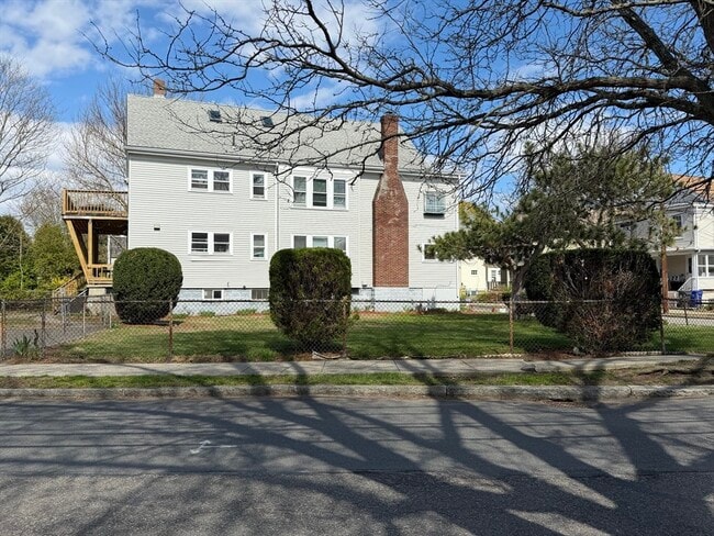 Building Photo - 75 Varnum St