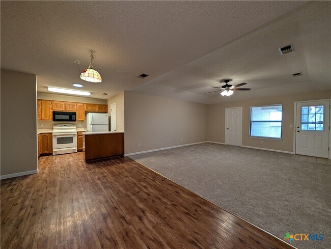 Foto del edificio - 1666 Lantana Cir