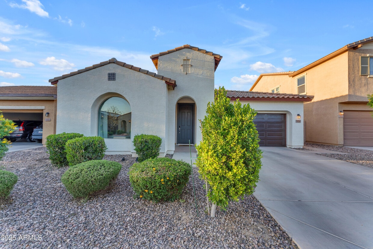 Primary Photo - 3938 E Ficus Way