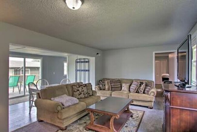 Foto del edificio - 8413-8417 Penny Lane