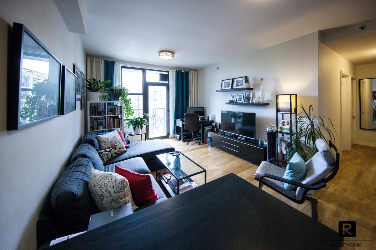 Foto principal - 999 Willoughby Avenue
