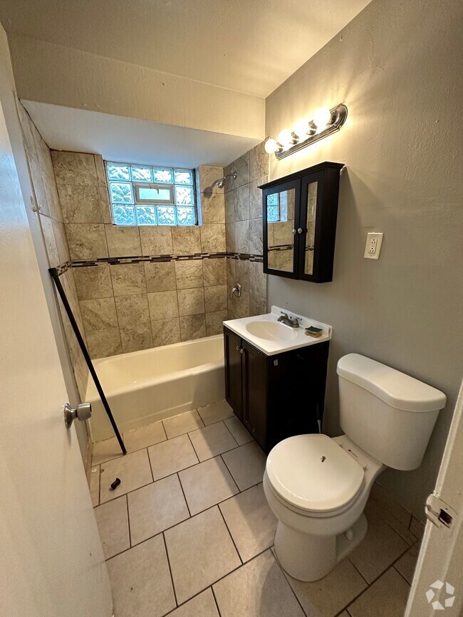 Blue Island In Calumet Apartments for Rent with Hardwood Floors Blue