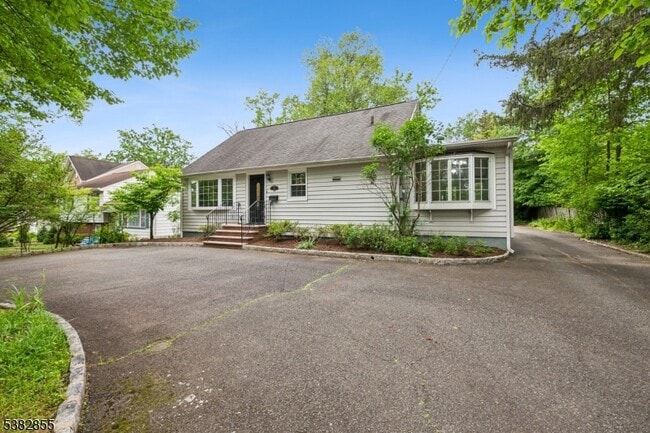 Building Photo - 147 W Northfield Rd