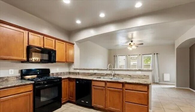 Foto del edificio - Great Mountain Gate Home 3 bed, 2 1/2 bath home with 2 car garage Property Pros Property Manageme...