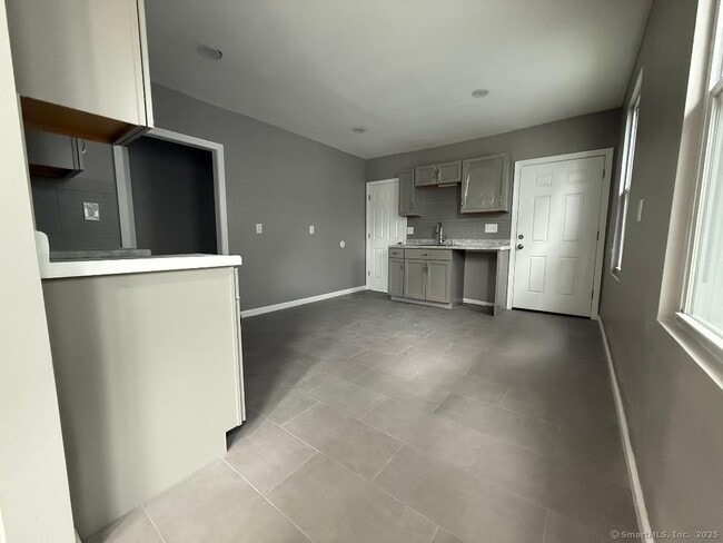 Building Photo - 431 Dixwell Ave