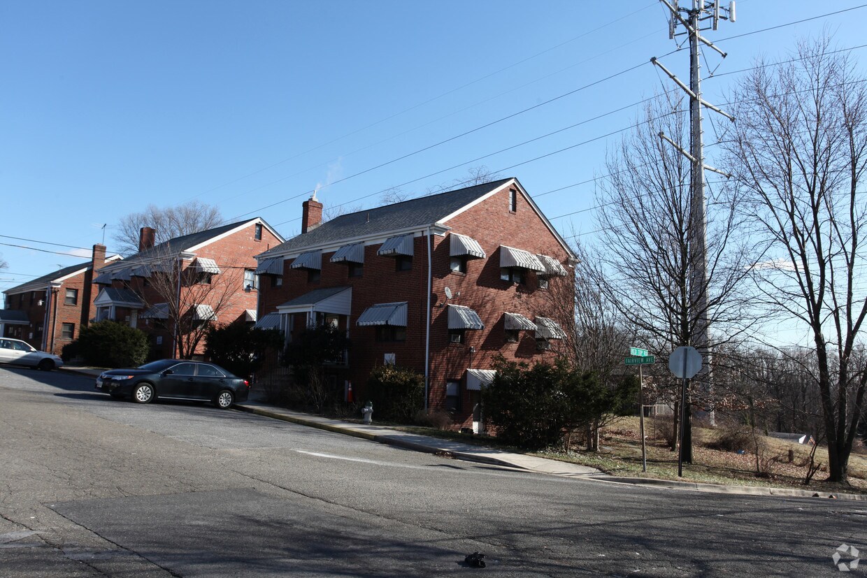 Building Photo - 901 Fairview Ave