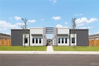 Building Photo - 1 E Walnut Ave