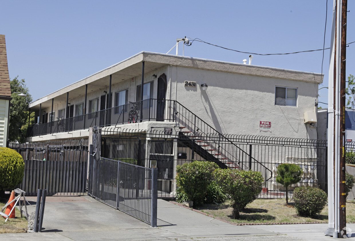 Primary Photo - 2431 106th Ave