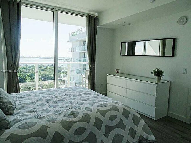 Foto del edificio - 4250 Biscayne Blvd