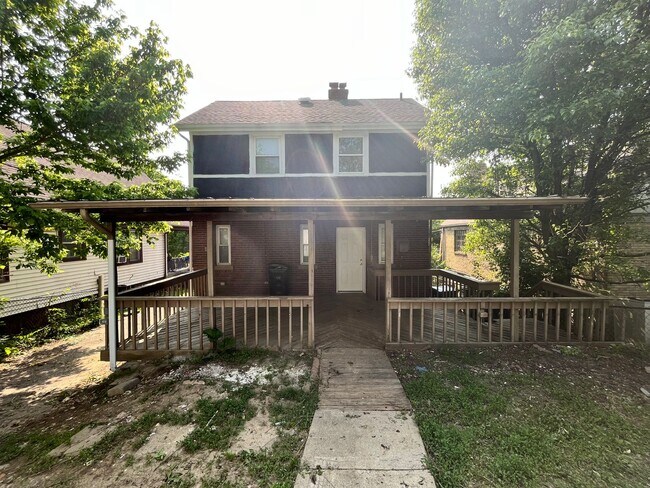 Building Photo - 1032 Woodlawn Ave. | 3 BR, 1 Bath