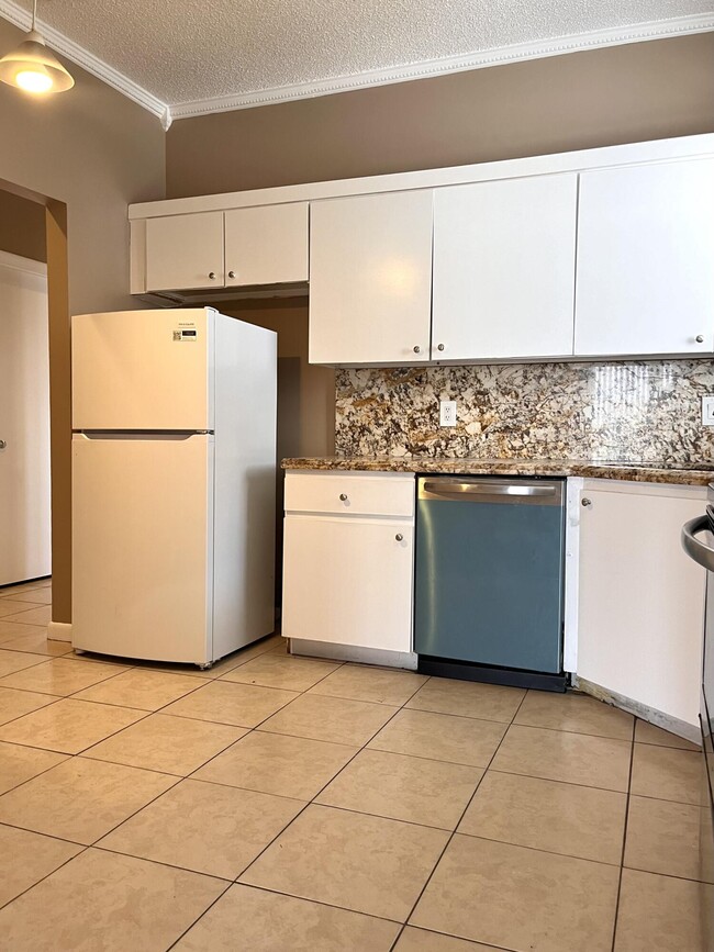 Building Photo - 3871 Circle Lake Dr