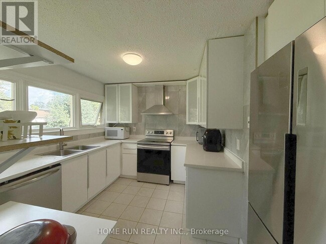 Building Photo - 68 Meadowlands Dr W