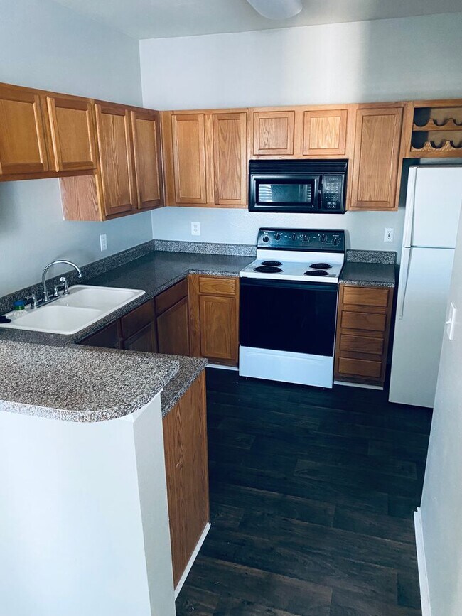 Tides on Ranchview Apartments 8203 Ranchview Dr Irving, TX