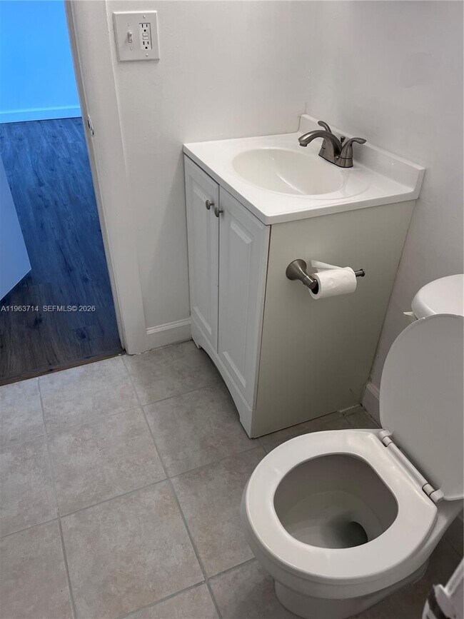 Foto del edificio - 1505 Crescent Cir