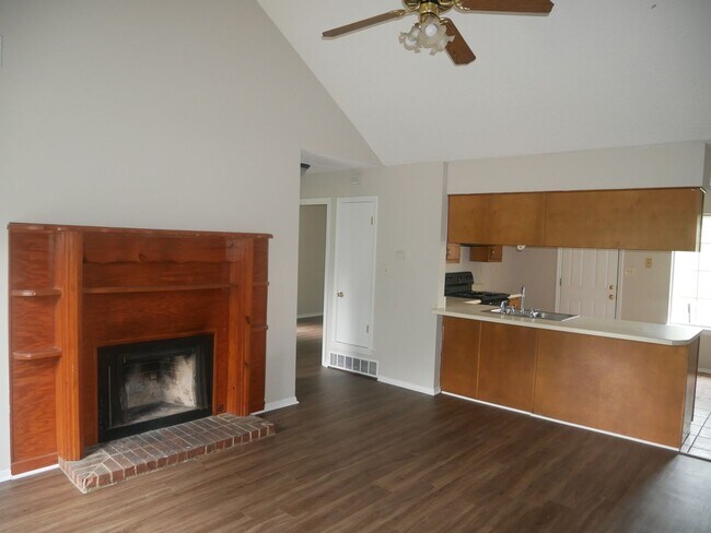 Foto del edificio - 7327 Eastover Cove