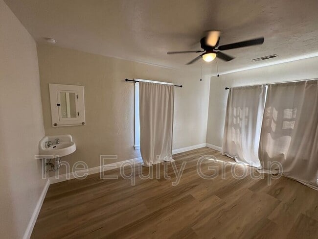 Foto del edificio - 209 E 11th St