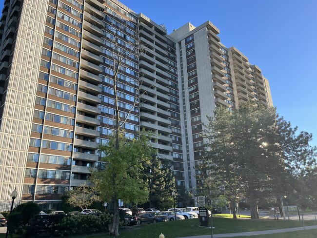 Building Photo - Forest Lane Apartments