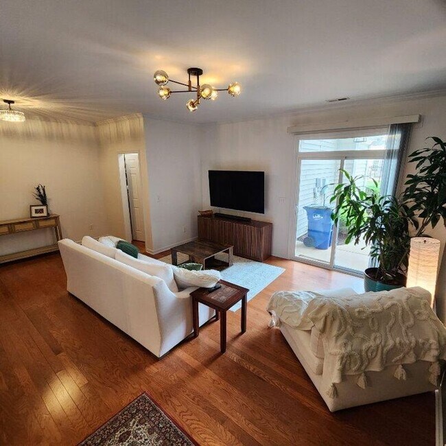 Foto del edificio - 1357 Regulator St