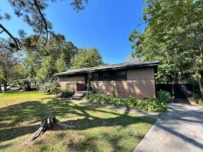 Building Photo - 160 Woodside Dr