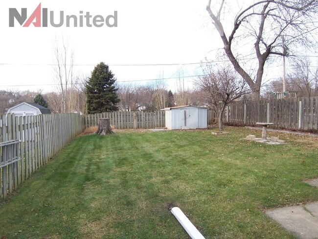 Building Photo - Three bed, one and a half bath home for rent