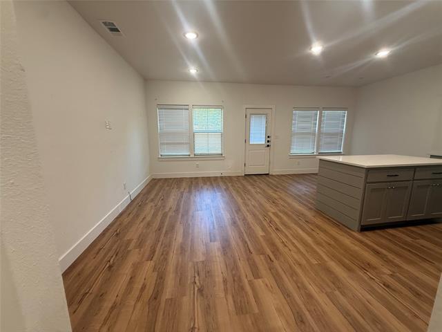 Foto del edificio - 905 E 10th St