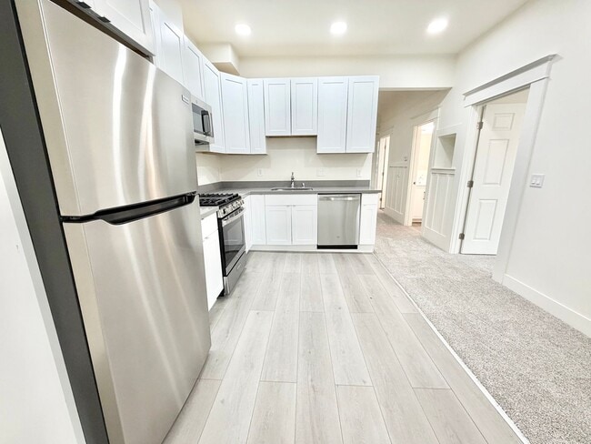 Building Photo - 4758-4764-4764 Mission St