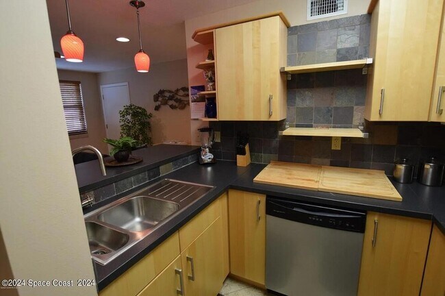 Foto del edificio - 8401 N Atlantic Ave
