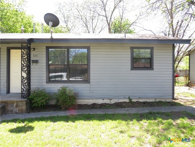Building Photo - 504 McArthur Dr